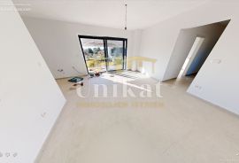 Trosobni stan (3S+DB) s krovnom terasom 1 km od mora, Poreč, Appartment