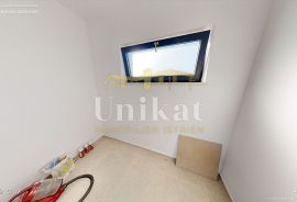 Trosobni stan (3S+DB) s krovnom terasom 1 km od mora, Poreč, Appartment