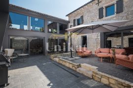 Renovirana kamena kuća - pogodno za mali hotel, Poreč, Σπίτι