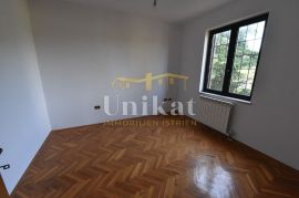 Prostrana kuća na samoj obali - za renovaciju, Novigrad, Σπίτι