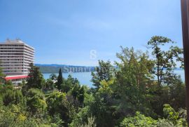 OPATIJA, stan 100 m2 s terasom prvi red do mora, Opatija, Stan