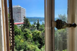 OPATIJA, stan 100 m2 s terasom prvi red do mora, Opatija, Stan