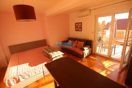 CRIKVENICA - APARTMAN 50 m OD PJEŠČANE PLAŽE!, Crikvenica, Appartment