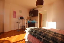 CRIKVENICA - APARTMAN 50 m OD PJEŠČANE PLAŽE!, Crikvenica, Appartment