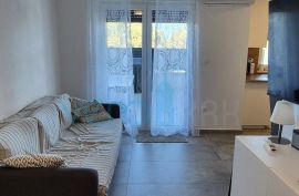 Otok Krk,Malinska,okolica,dvosoban stan u prizemlju,jakuzzi,okućnica,prodaja, Malinska-Dubašnica, Apartamento