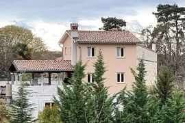 ISTRA, POREČ - Prostrana kuća na velikoj okućnici, PRILIKA!!!, Poreč, Famiglia