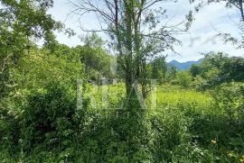 Prodaja građevinskog zemljišta s ucrtanim objektom 2198 m2, Lovinac, Γη