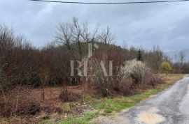 Prodaja građevinskog zemljišta s ucrtanim objektom 2198 m2, Lovinac, Land