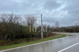 Prodaja građevinskog zemljišta s ucrtanim objektom 2198 m2, Lovinac, Terreno