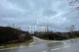 Prodaja građevinskog zemljišta s ucrtanim objektom 2198 m2, Lovinac, أرض