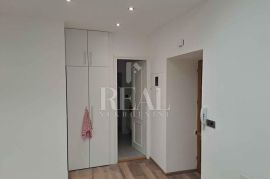 Najam poslovnog prostora u centru grada  63.01 m2, Rijeka, Commercial property