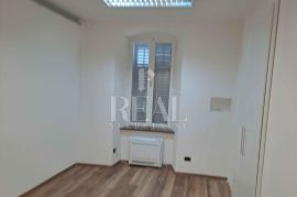 Najam poslovnog prostora u centru grada  63.01 m2, Rijeka, Commercial property