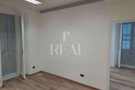 Najam poslovnog prostora u centru grada  63.01 m2, Rijeka, Commercial property