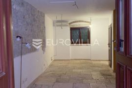 Istra, Rovinj, poslovni prostor 32 m2 - DUGOROČNI NAJAM, Rovinj, Коммерческая недвижимость