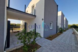 Privlaka, moderna kuća na 2 etaže, Privlaka, House