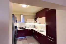 Martinkovac, uređen 3-soban s lođom, Rijeka, Appartment