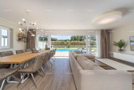 Kuća Prodaje se moderna villa sa bazenom, 360 m2,Poreć, Poreč, Famiglia