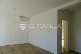 Matulji, dvosoban stan površine 73,99m2 s pripadajućim vrtom od 41m2 i natkrivenom terasom, Matulji, Apartamento