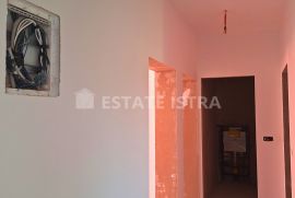 Pula/Gregovica - stan 86 m2 u visokom roh bau -1.kat, Pula, Appartement