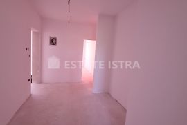 Pula/Gregovica - stan 86 m2 u visokom roh bau -1.kat, Pula, Appartement