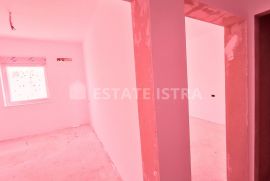 Pula/Gregovica - stan 86 m2 u visokom roh bau -1.kat, Pula, Appartement