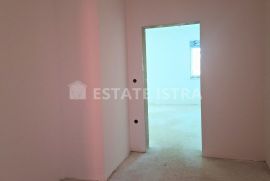 Pula/Gregovica - stan 86 m2 u visokom roh bau -1.kat, Pula, Appartement