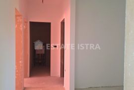 Pula/Gregovica - stan 86 m2 u visokom roh bau -1.kat, Pula, Appartement