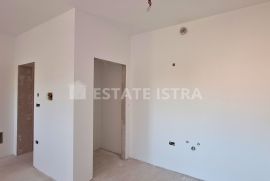 Pula/Gregovica - stan 86 m2 u visokom roh bau -1.kat, Pula, Appartement