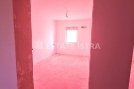 Pula/Gregovica - stan 86 m2 u visokom roh bau -1.kat, Pula, Appartement