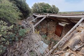 Belej, otok Cres - kameni objekt na prostranom zemljištu, Mali Lošinj, Casa