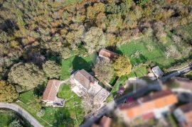 Prostrano imanje s potencijalom za turistički biznis, Labin, Kuća