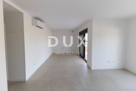 ZADAR, PRIVLAKA - Moderan stan s vrtom 180 metara od plaže! S2, Privlaka, Appartment