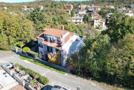 VIŠKOVO, SARŠONI- prekrasna kuća 320m2 s uređenom okućnicom 900m2 + pomoćni objekt + garaža, Viškovo, House