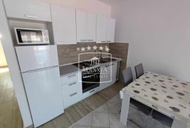 Vinjerac - kuća s 3 apartmana, otvoren pogled na more! 449000€, Posedarje, Famiglia