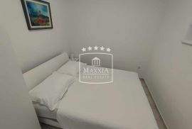 Vinjerac - kuća s 3 apartmana, otvoren pogled na more! 449000€, Posedarje, Famiglia