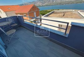 Vinjerac - kuća s 3 apartmana, otvoren pogled na more! 449000€, Posedarje, بيت