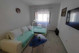 Vinjerac - kuća s 3 apartmana, otvoren pogled na more! 449000€, Posedarje, Famiglia