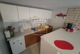 Karin Donji - kuća s 3 apartmana, otvoreni pogled na more! 266000€, Benkovac, Haus