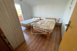 Maslenica - kuća 4 +1 apartmana, velika parcela! Pogled more!!  620000€, Jasenice, Maison