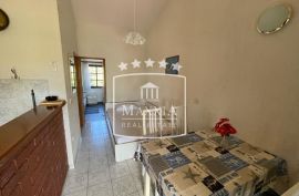 Posedarje - Apartmanska kuća s 8 stambenih jedinica 326 m2, POGLED! 600000€, Posedarje, Famiglia