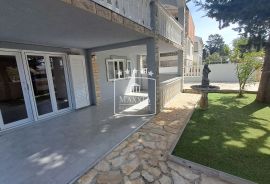 Sabunike - kuća 247m2, 750m od mora! 459000€, Privlaka, Дом