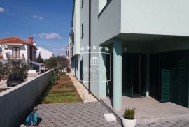 Zaton - Apartmanska kuća 362m2 sa 6 apartmana ODLIČNA PRILIKA!! 699000€, Nin, Haus