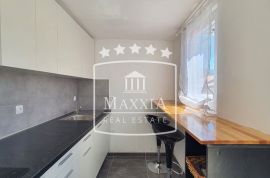 Vinjerac -  kuća s 3 apartmana, cca 40m od mora! 231000€, Posedarje, Famiglia