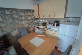 Vinjerac -  kuća s 3 apartmana, cca 40m od mora! 231000€, Posedarje, Famiglia