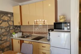 Vinjerac -  kuća s 3 apartmana, cca 40m od mora! 231000€, Posedarje, Famiglia