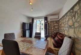 Vinjerac -  kuća s 3 apartmana, cca 40m od mora! 231000€, Posedarje, Famiglia