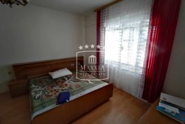 Starigrad - kuća katnica veliki vrt 150m od mora! 350000€, Starigrad, Casa