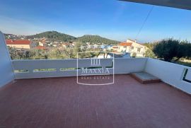 Ugljan - villa 5 apartmana na 2157m2 terenu! Pogled more!!, Preko, بيت