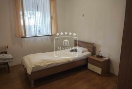 Starigrad - kuća katnica veliki vrt 150m od mora! 350000€, Starigrad, Casa