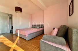 Crikvenica, predivna garsonijera 70 metara od mora, Crikvenica, Flat